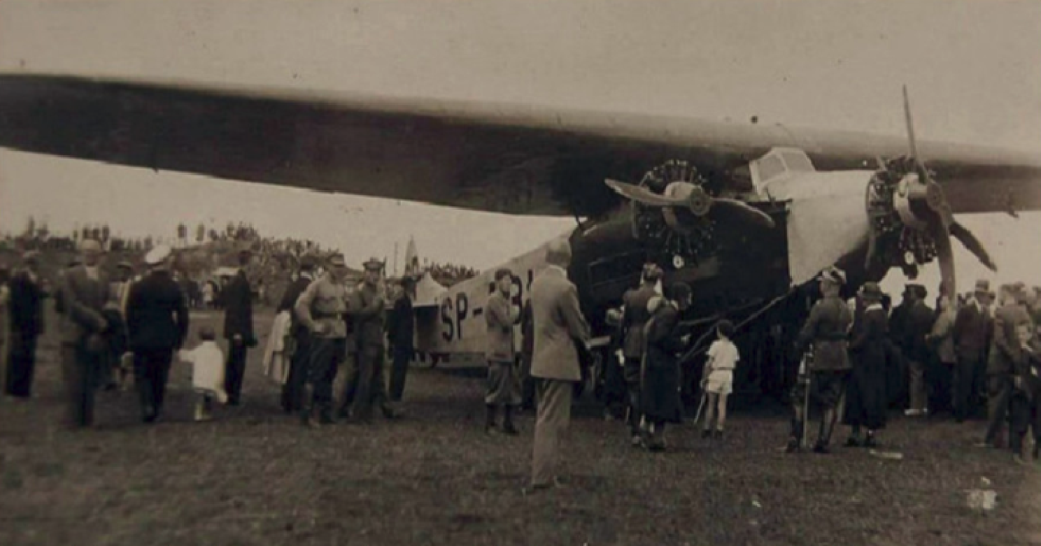 Porubanek airport. The PLL LOT Fokker F.VII / 3m plane. August 17, 1932 Photo of LAC