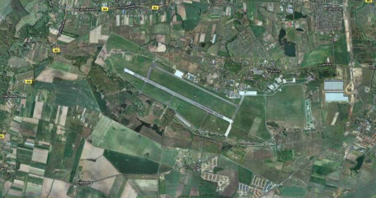 Lotnisko Strachowice - Wrocław. 2010 rok. Zdjęcie google