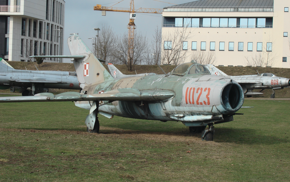 Lim-5 R nb 1023. Samolot myśliwsko-rozpoznawczy używany w Sochaczewie. Czyżyny 2010 rok. Zdjęcie Karol Placha Hetman