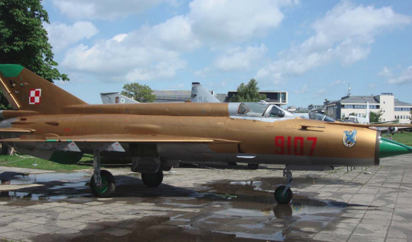 Gold MiG-21 MF nb 9107. Czyżyny 2009. Photo by Karol Placha Hetman
