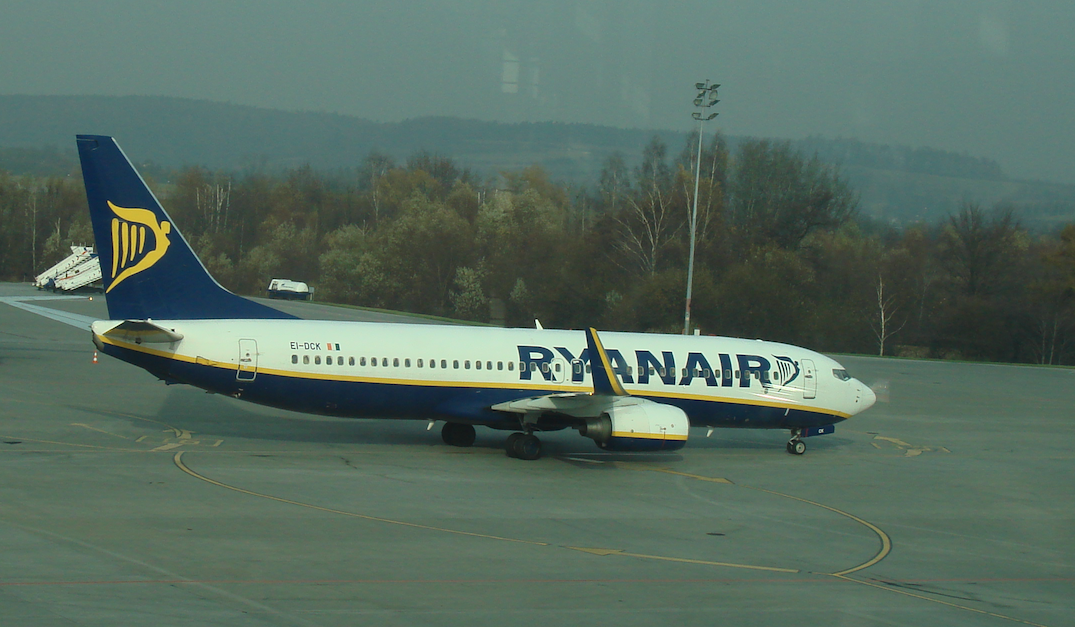 Boeing B.737-800, rejestracja EI-DCK, firmy Ryanair. Balice 2009 rok. Zdjęcie Karol Placha Hetman