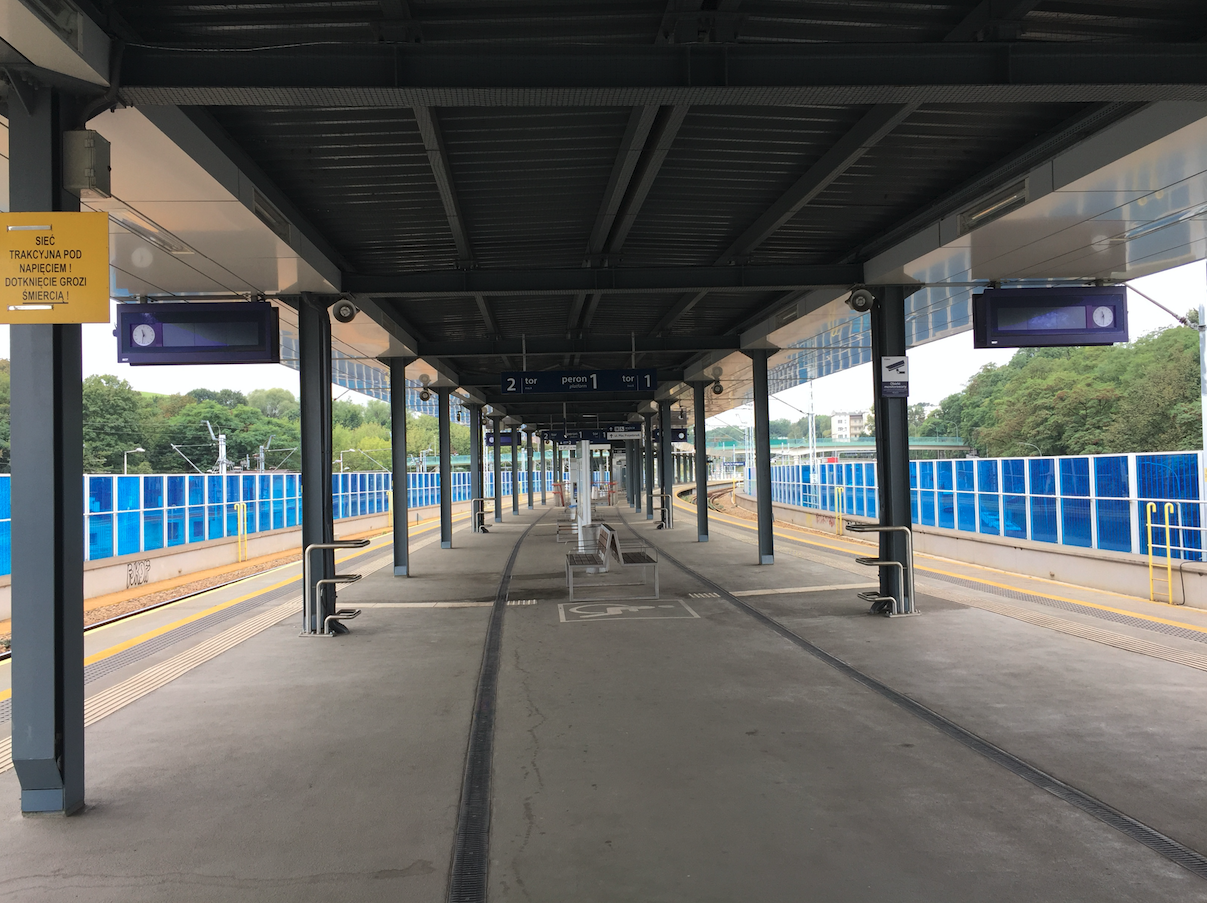 Krakow Podgórze. Platform 1, 2020. Photo by Karol Placha Hetman