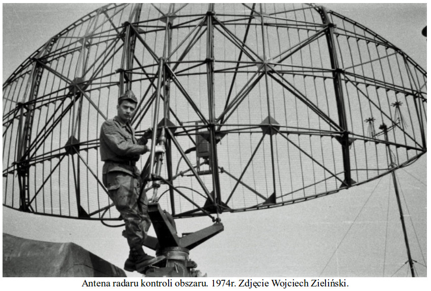Antena radaru kontroli obszaru. 1974 rok. Zdjęcie Wojciech Zieliński
