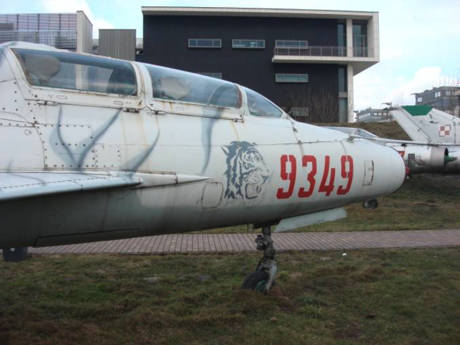 MiG-21 UM nb 9349. Czyżyny 2007 rok. Zdjęcie Karol Placha Hetman