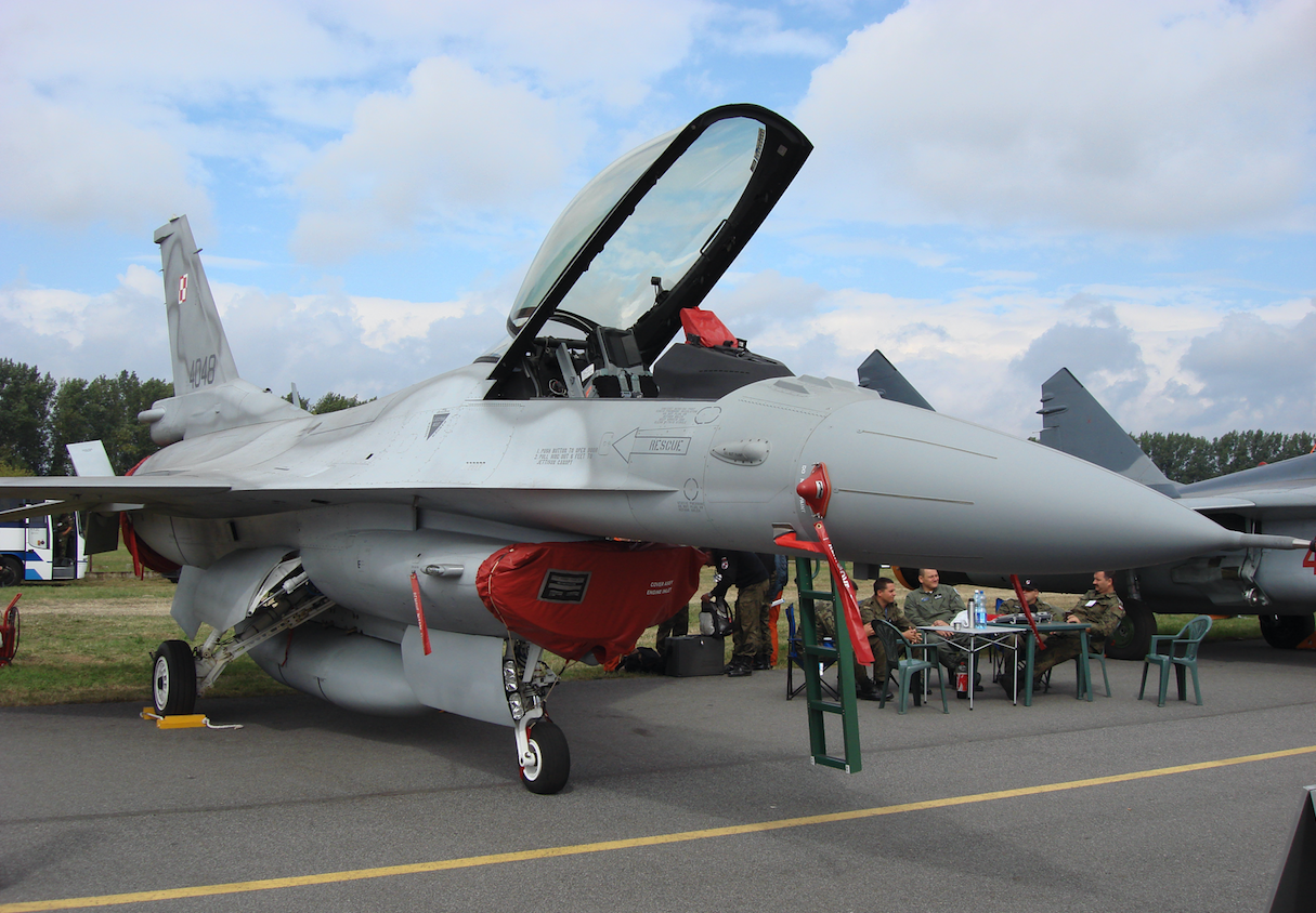 Lockheed Martin F-16 Jastrząb nb 4048. 2007. Photo by Karol Placha Hetman