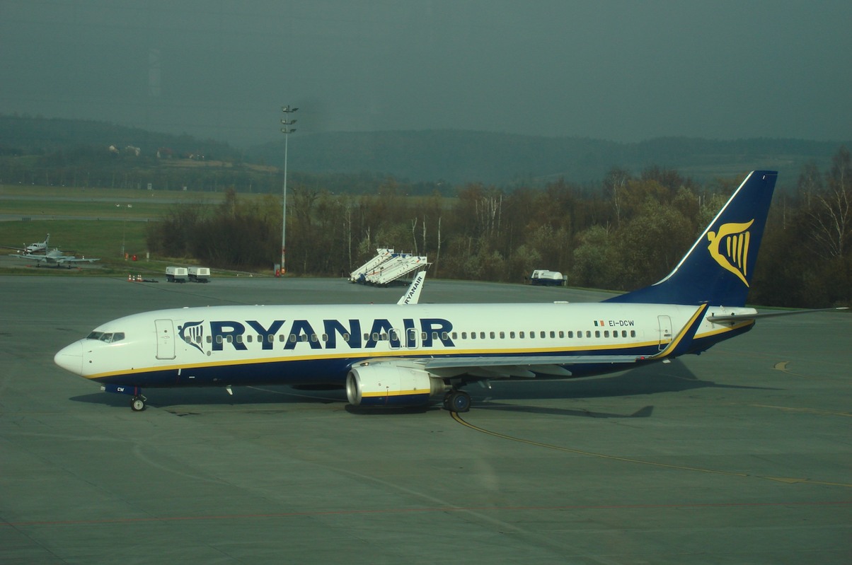 Boeing B.737-800, rejestracja EI-DCW, firmy Ryanair. Balice 2009 rok. Zdjęcie Karol Placha Hetman