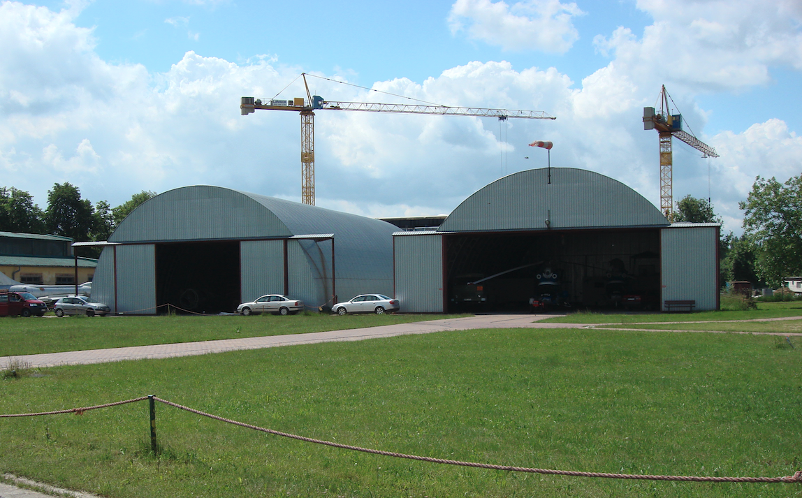 Hangary Muzeum Lotnictwa Polskiego, blaszaki. Czyżyny 2009 rok. Zdjęcie Karol Placha Hetman