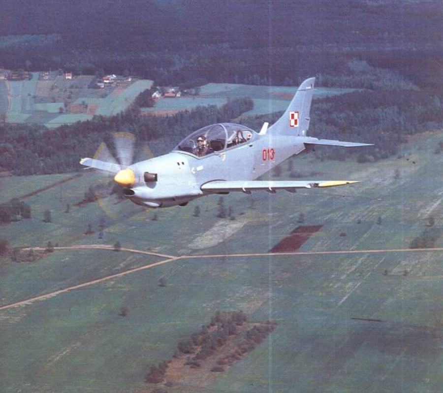PZL-130 TB w locie. 1994 rok. Zdjęcie LAC