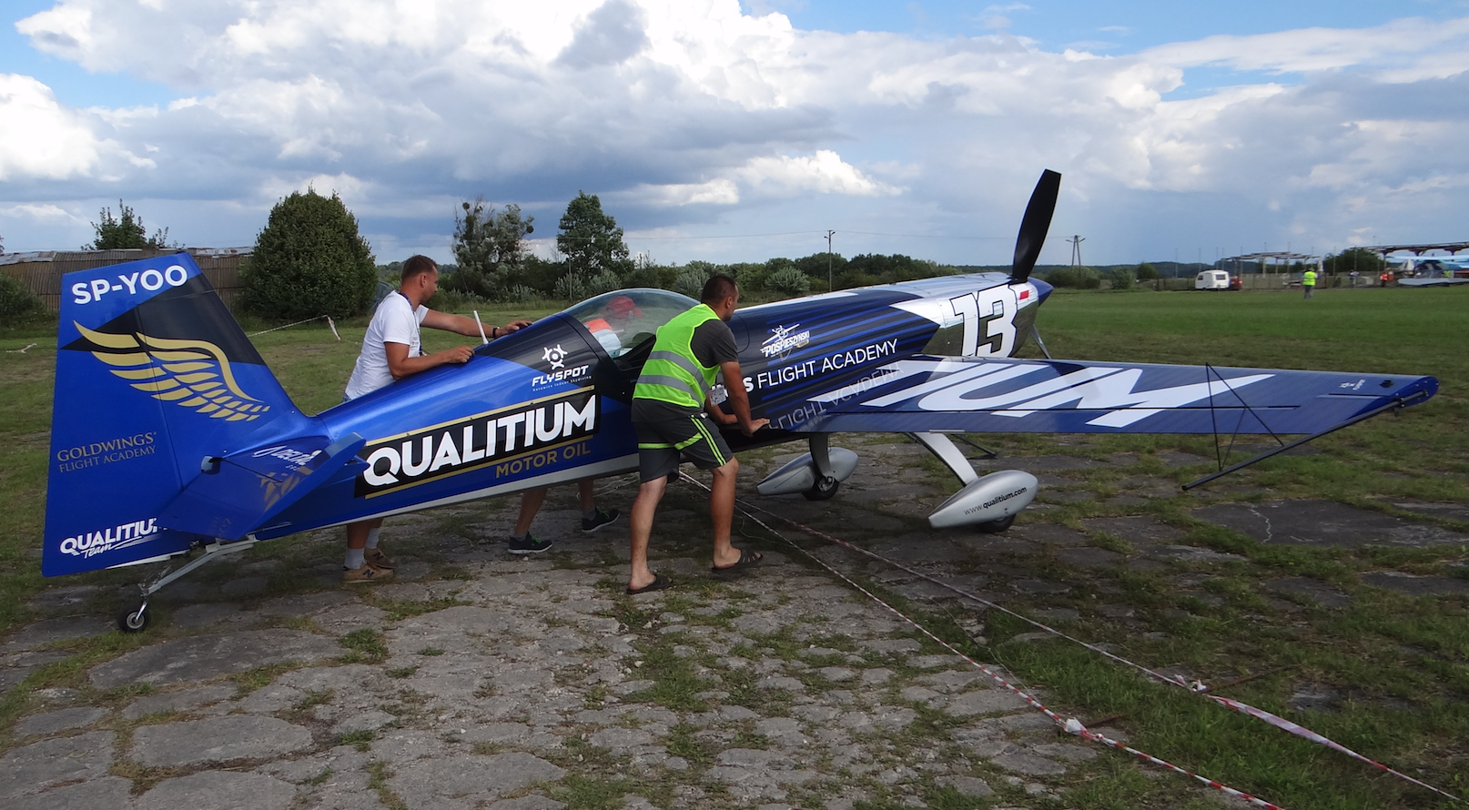 Maciej Pospieszyński samolot Extra 330 SC SP-YOO. Mazury Air Show 2018. Zdjęcie Karol Placha Hetman