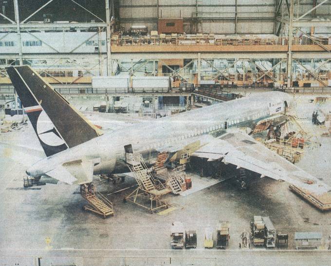 B-767-200 ER SP-LOA Gniezno podczas produkcji w Everett. Zdjęcie wykonano 13.03.1989r. Zdjęcie Boeing