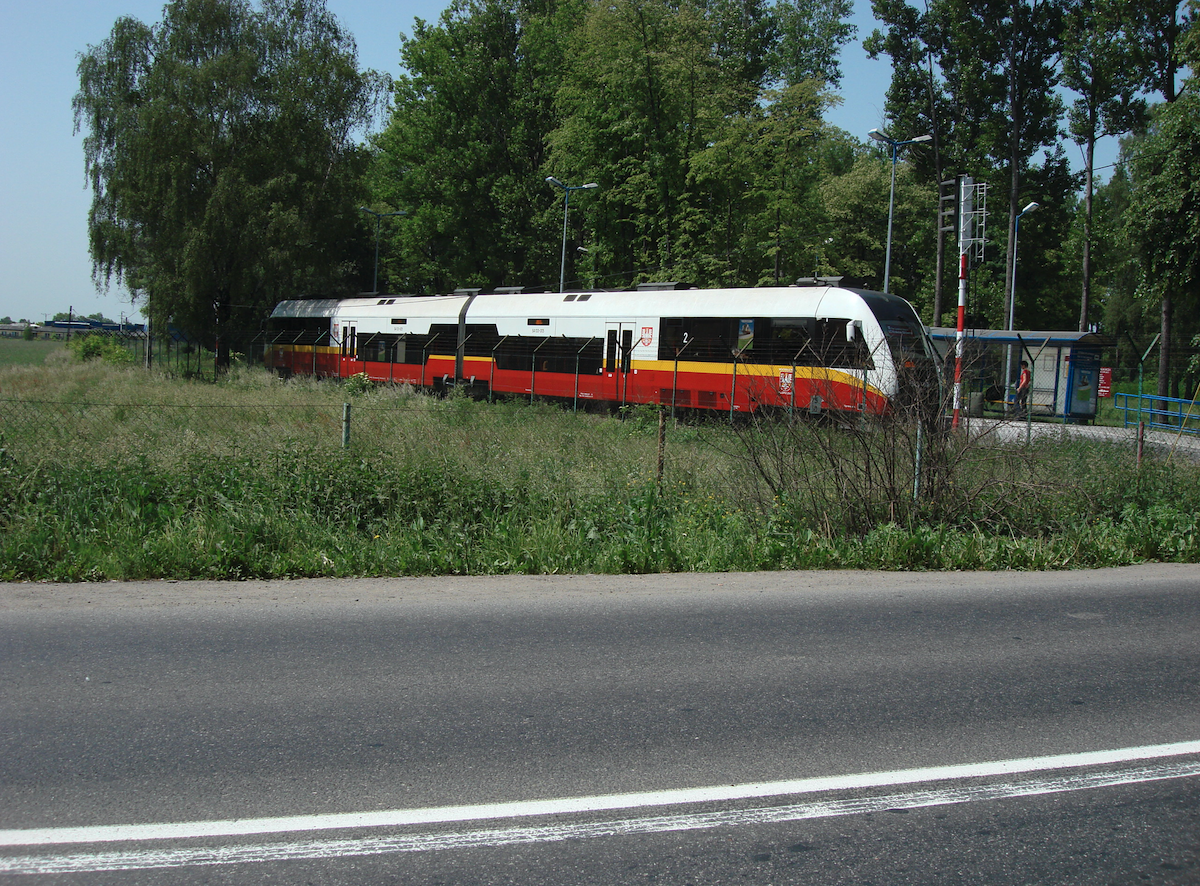 Przystanek kolejowy Kraków Balice i pociąg SA133-005. 2008 rok. Zdjęcie Karol Placha Hetman