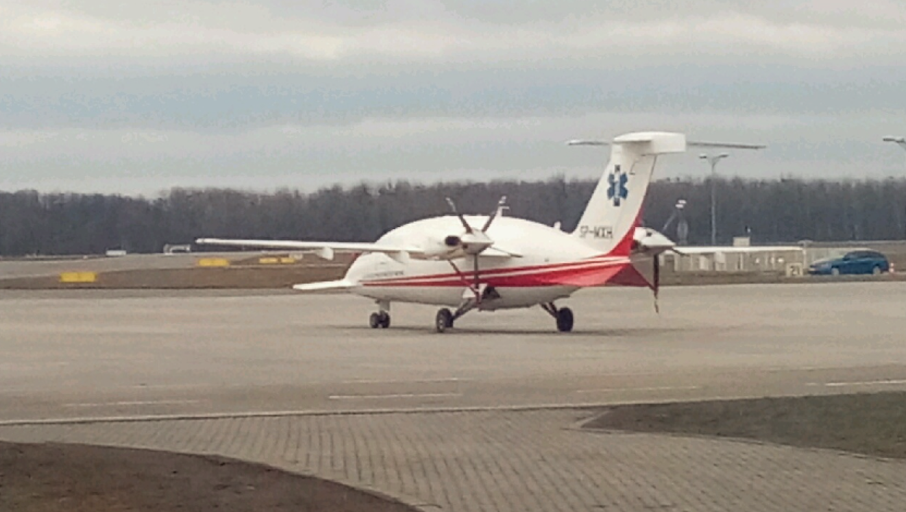 Piaggio P.180 Avanti rejestracja SP-MXH. Lotnisko Wrocław Strachowice. 2019 rok. Zdjęcie Karol Placha Hetman