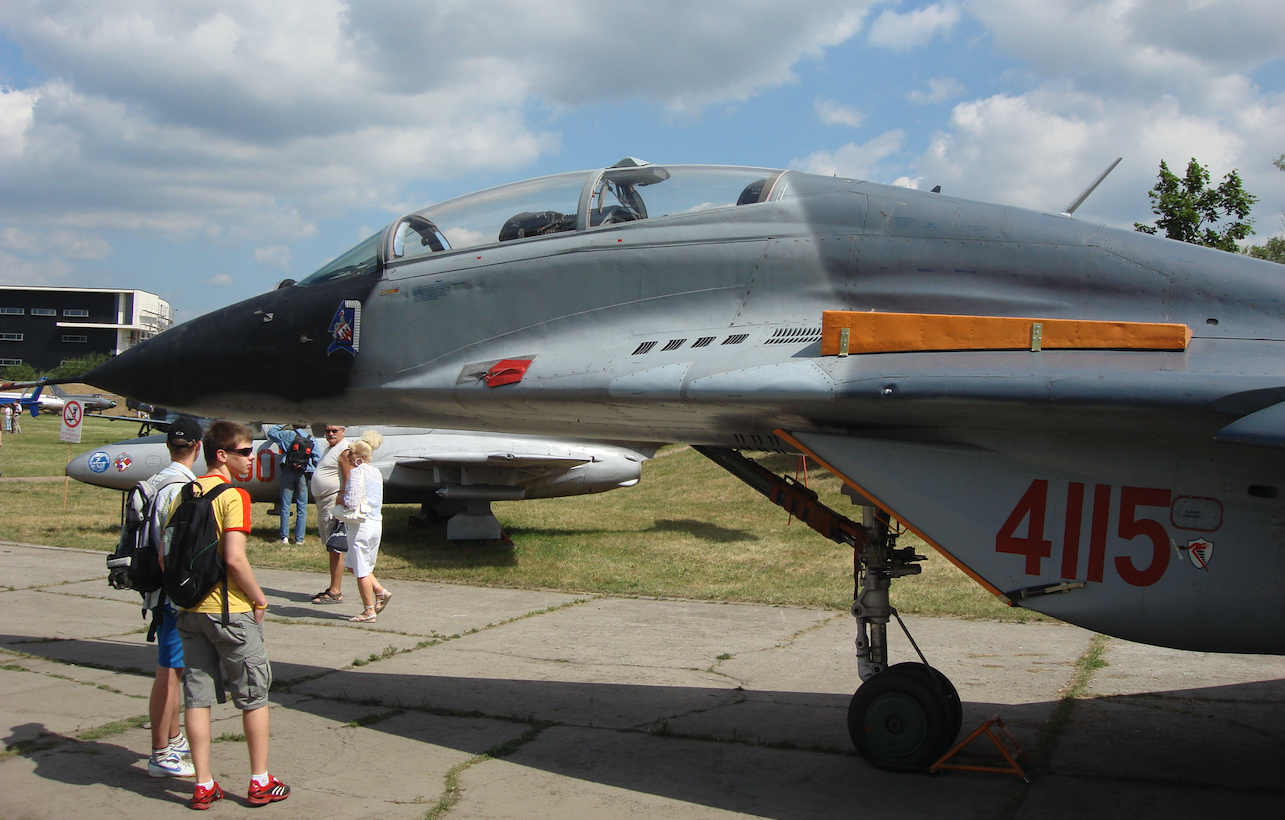 MiG-29 UB nb 4115. Przednia część kadłuba. 2008 rok. Zdjęcie Karol Placha Hetman