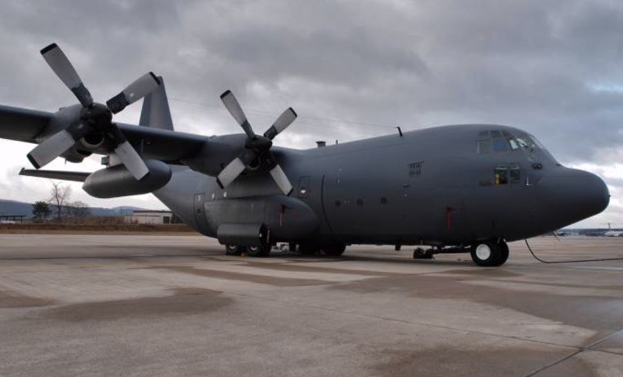 Lockheed C-130 E nb 1501 na terenie bazy USA w Niemczech. 2009-03-23. Zdjęcie PSP