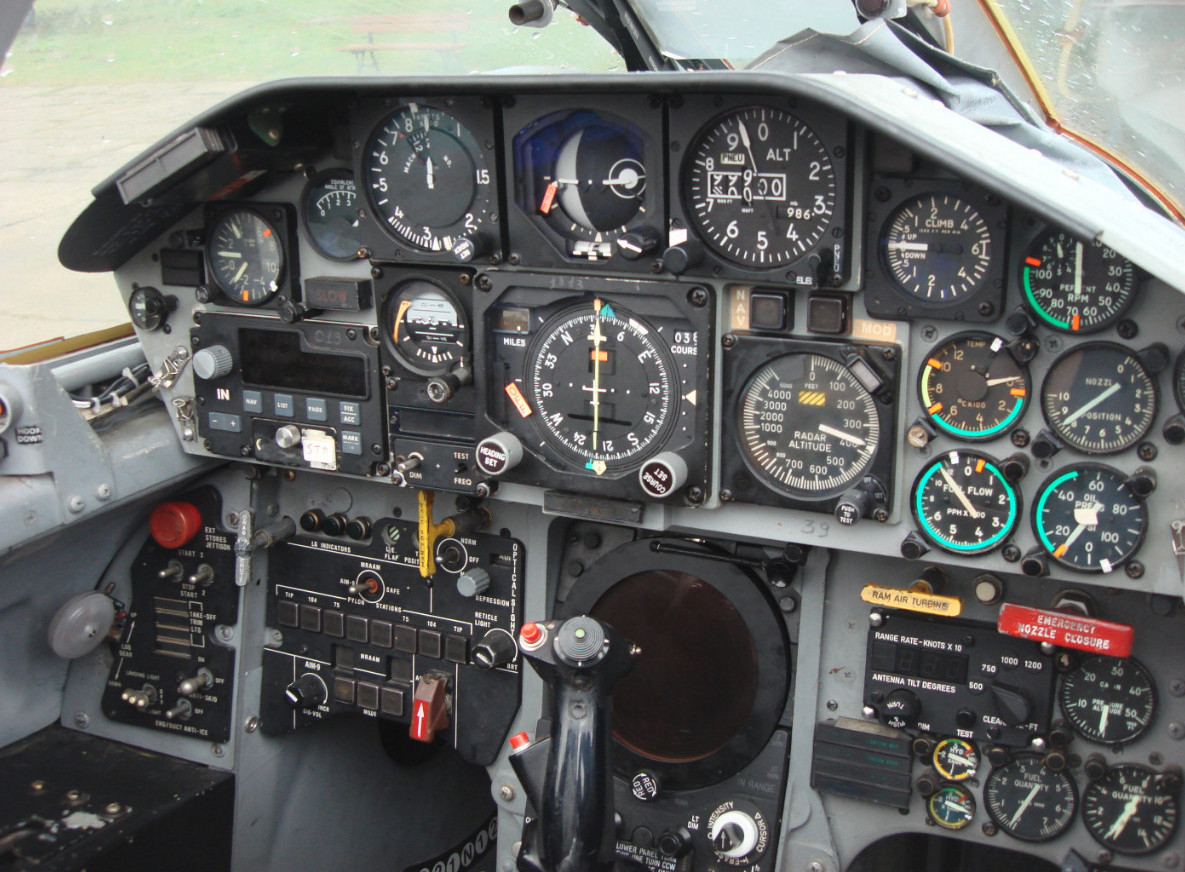 Lockheed F-104 S Starfighter. Tablica przyrządów pokładowych. 2008 rok. Zdjęcie Karol Placha Hetman