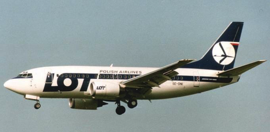 Boeing 737-500 SE-DNI linii PLL LOT. 1993 rok. Zdjęcie Karol Placha Hetman