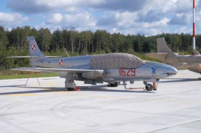 TS-11 nb 1629 10 ELT na Lotnisku Łask. 2006r.