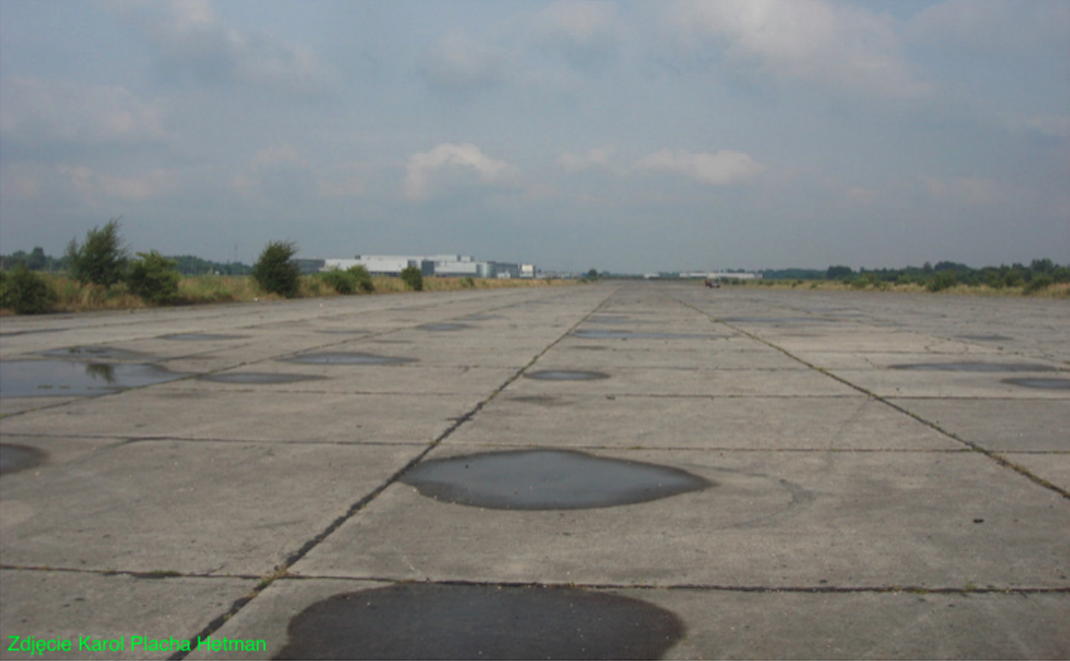 Brzeg airport. 2010. Photo by Karol Placha Hetman