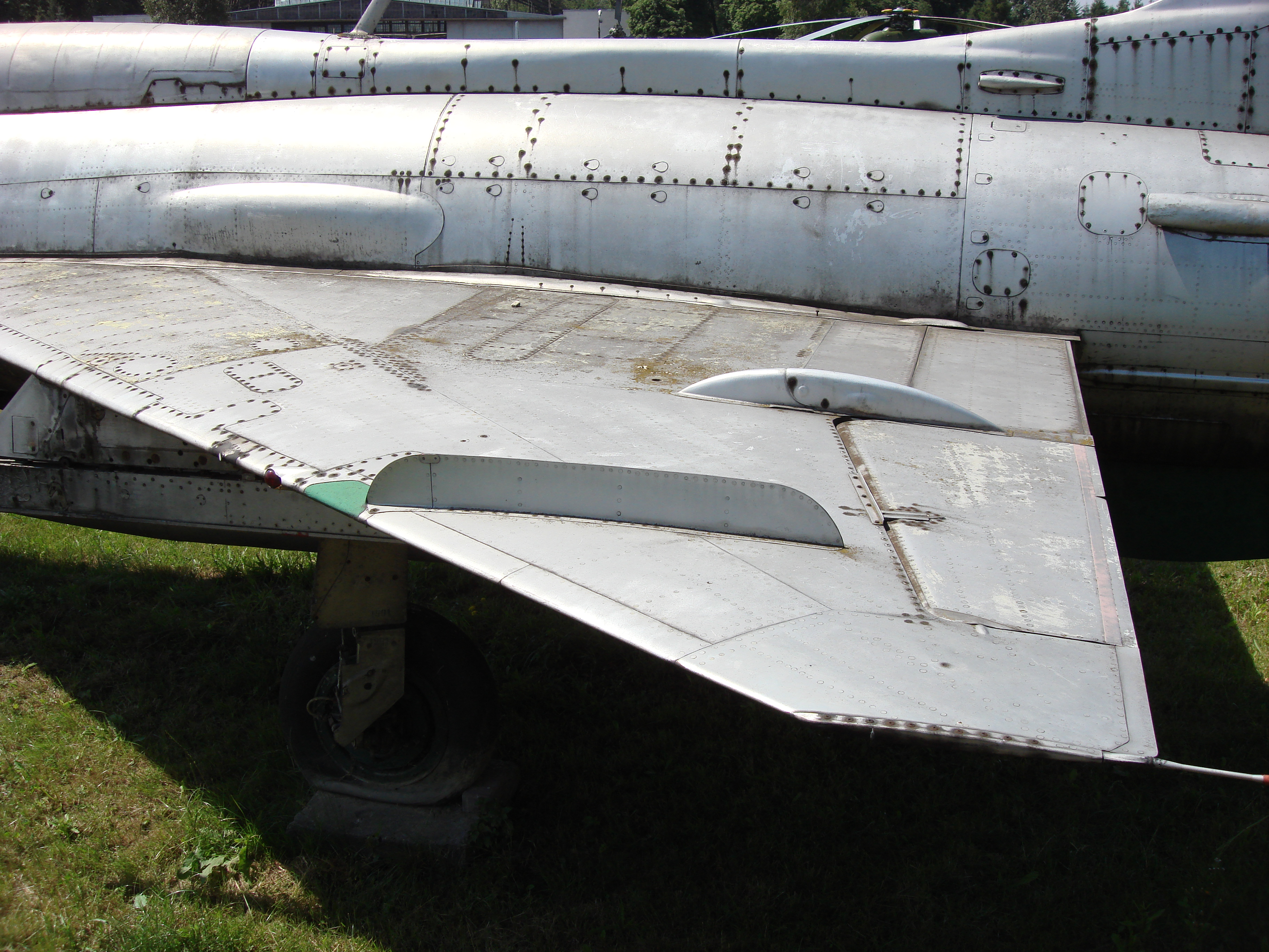 Lewe skrzydło MiG-21 PF nb 1901 Czyżyny 2006 rok. Zdjęcie Karol Placha Hetman