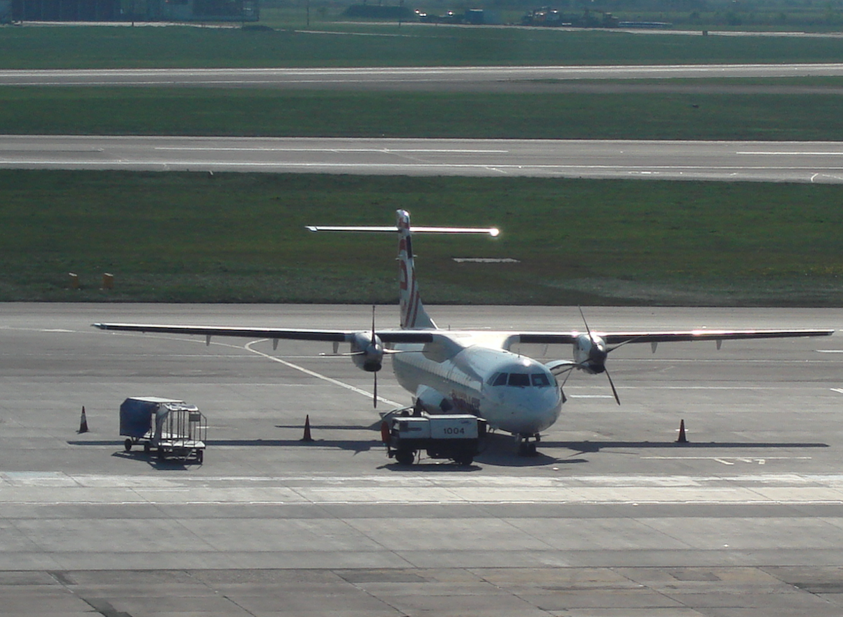 ATR-72. Okęcie 2009 rok. Zdjęcie Karol Placha Hetman