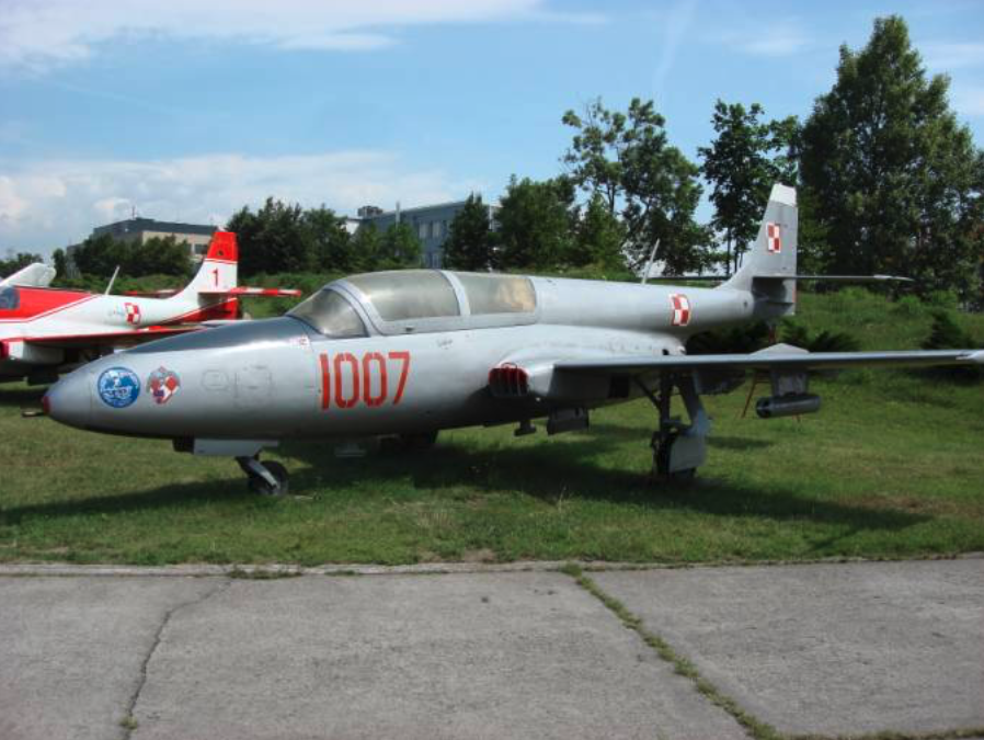 TS-11 Iskra nb 1007. Muzeum Lotnictwa Polskiego. Czyżyny 2007 rok. Zdjęcie Karol Placha Hetman