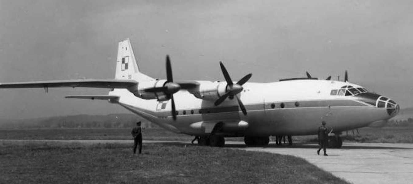 Polski Antonow An-12 nr 6344307 nb 50. Balice 1966 rok. Zdjęcie Izba Pamięci JW 1616