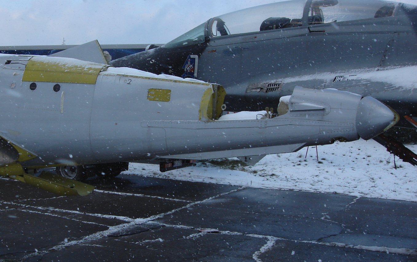 PZL I-22 Iryda M-93K nb 0305. Tylna część kadłuba. 2008 rok. Zdjęcie Karol Placha Hetman