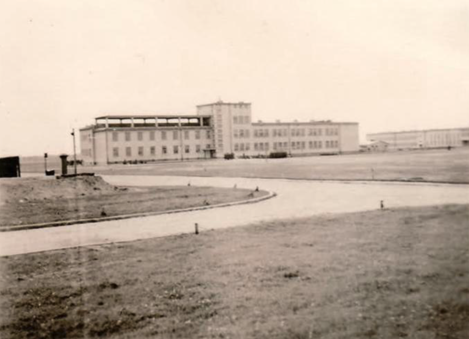 Koszary artylerii na Boernerowie. 1932 rok. Zdjęcie LAC