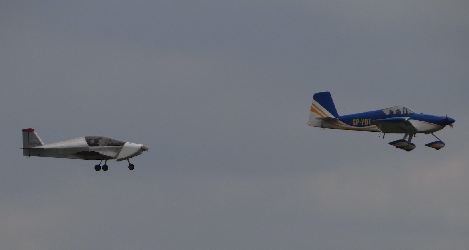 Samolot Sonex rejestracja SP-SYOA. Samolot VansR7 rejestracja SP-YOT. 2023 rok. Zdjęcie Karol Placha Hetman