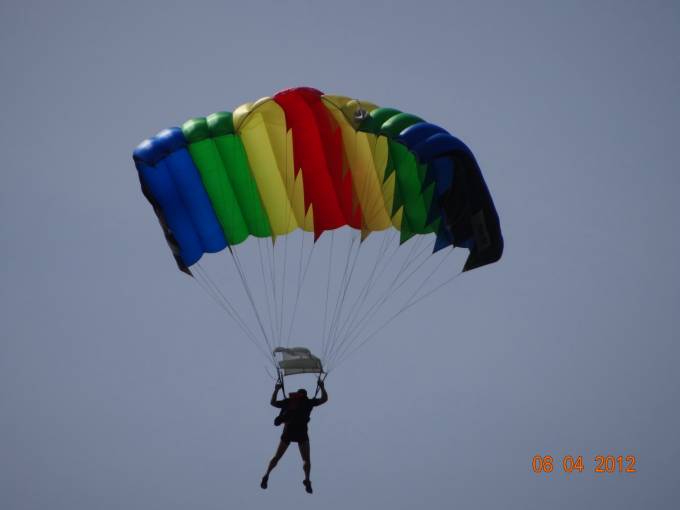 The parachutist on Lake Niegocin. 2012 year. Photo by Karol Placha Hetman