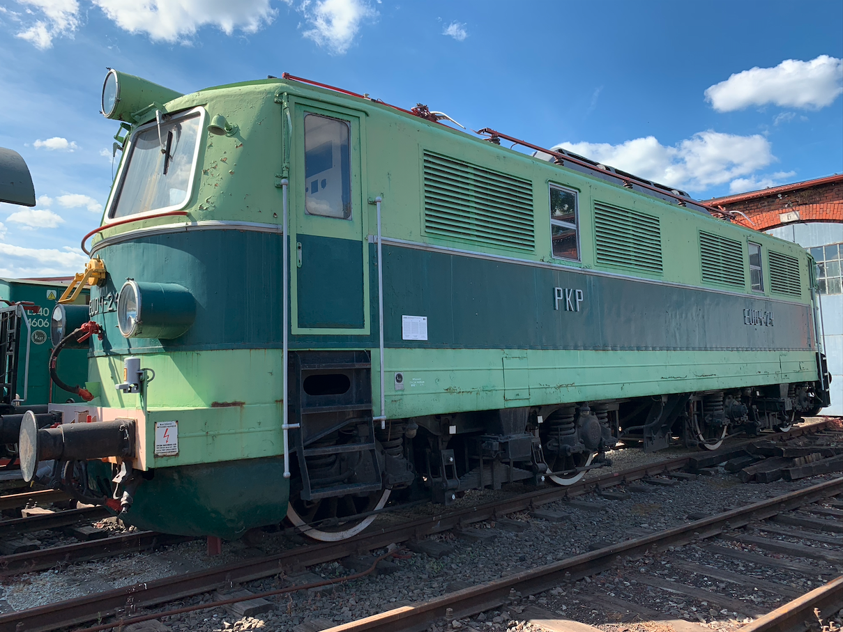 Electric locomotive EU04-24. 2022. Photo by Karol Placha Hetman