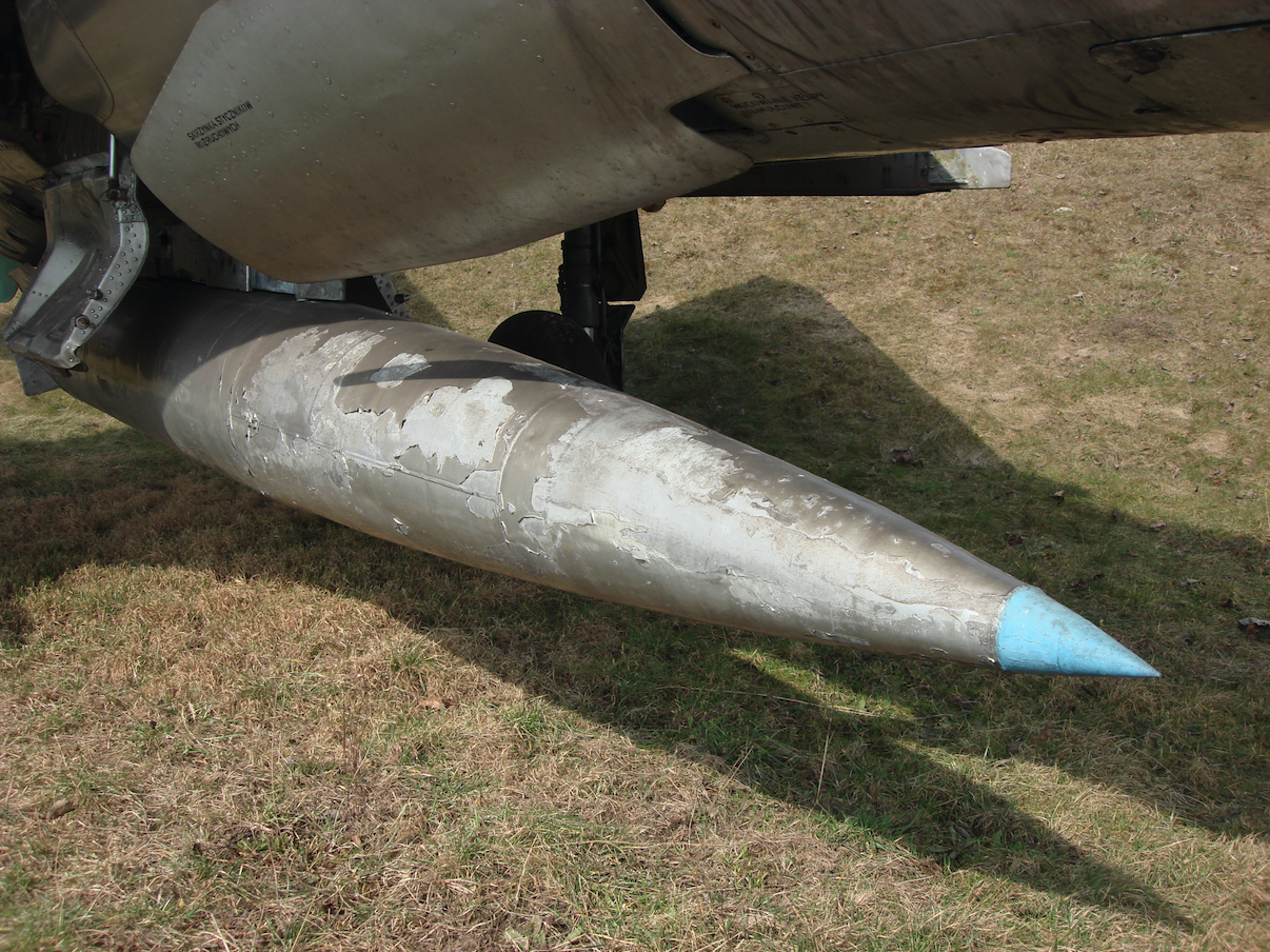 MiG-21 PFM. Dodatkowy zbiornik paliwa. 2009 rok. Zdjęcie Karol Placha Hetman