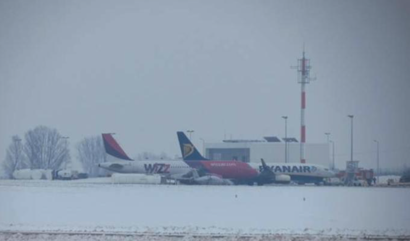 Kolejne samoloty komercyjne na Lotnisku Lublin. 18.12.2012 rok. Zdjęcie LAC
