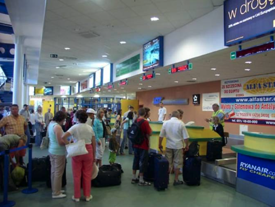 Terminal – odloty. 2009 rok. Zdjęcie LAC