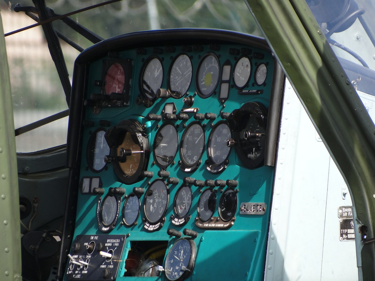 Mi-2, tablica rozdzielcza. 2013 rok. Zdjęcie Karol Placha Hetman