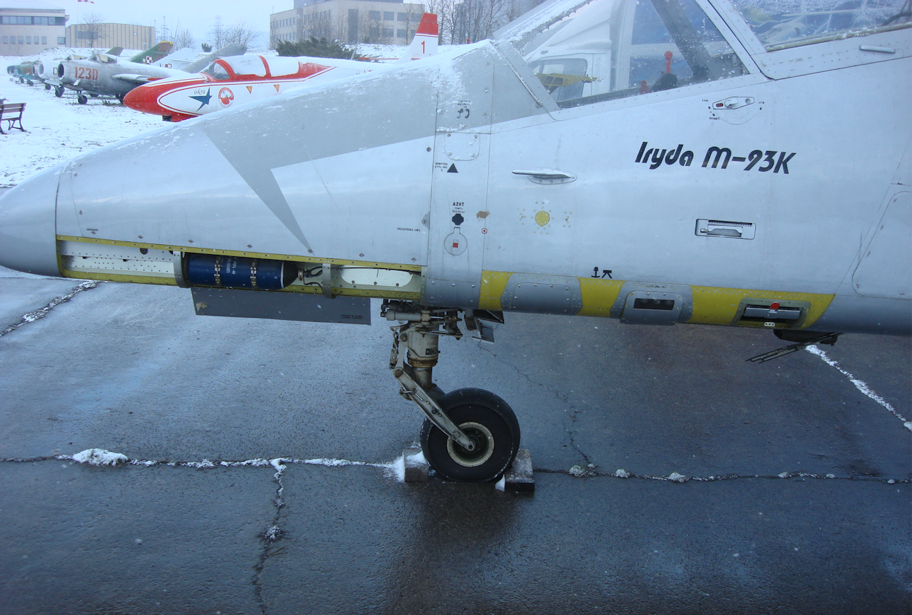 PZL I-22 Iryda M-93K nb 0305. Przednia część kadłuba i podwozie. 2008 rok. Zdjęcie Karol Placha Hetman