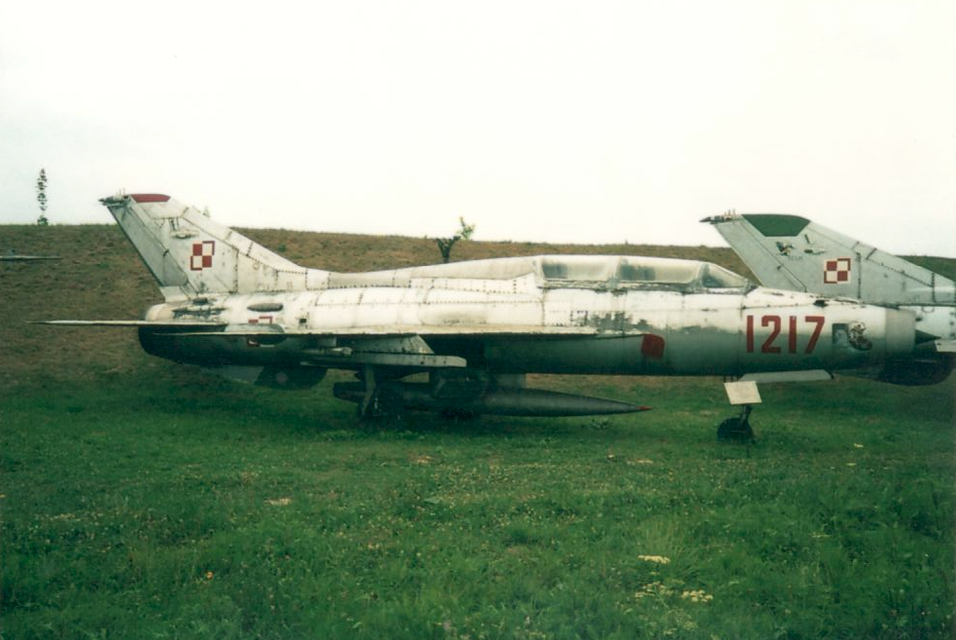 MiG-21 U nb 1217. Czyżyny 2002. Zdjęcie Karol Placha Hetman