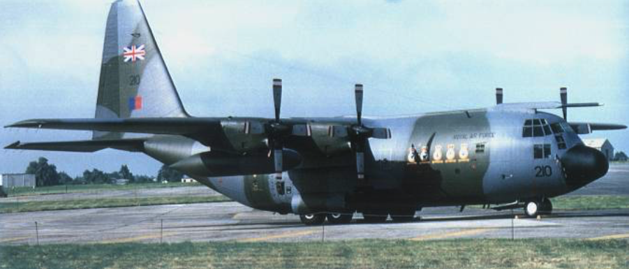 C-130 K na lotnisku. 2000 rok. Zdjęcie LAC