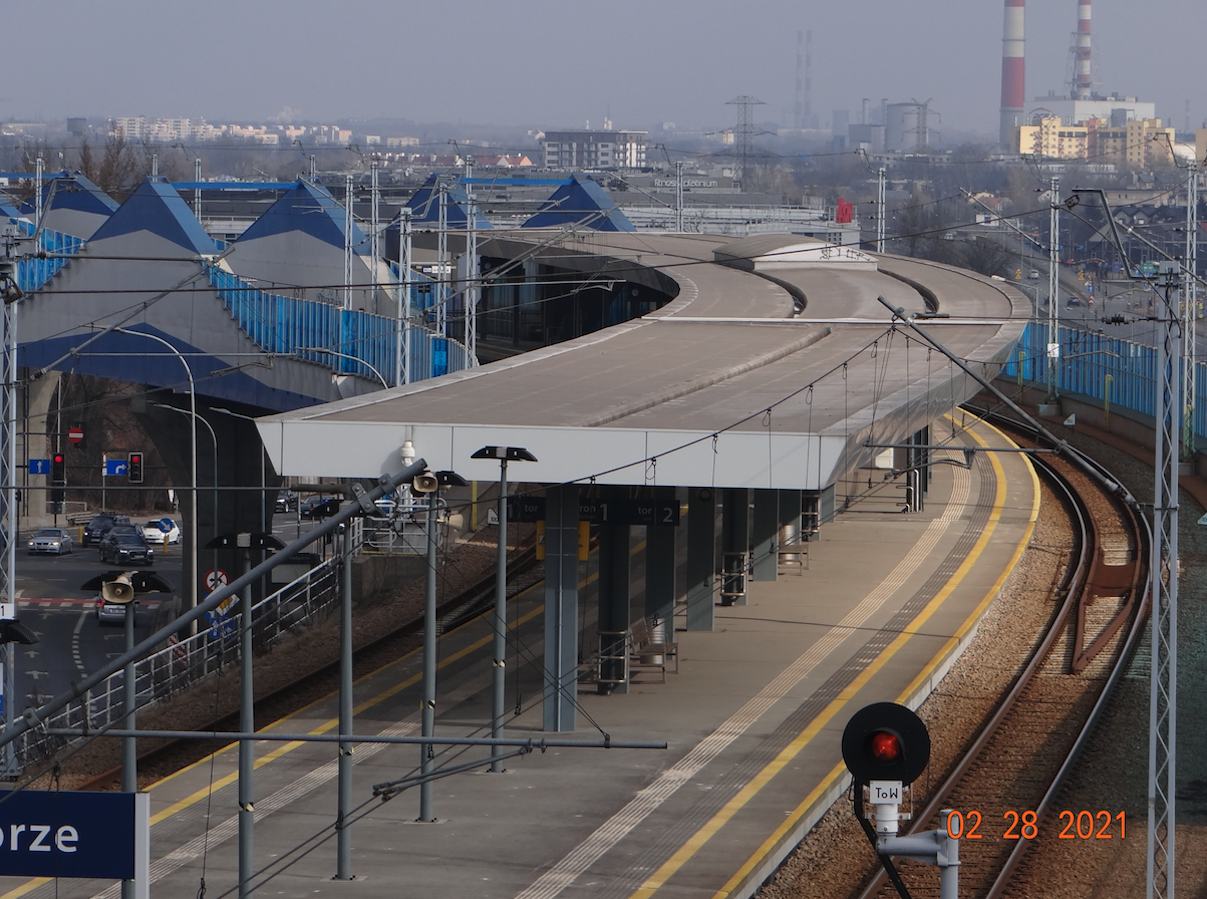 Krakow Podgórze. Platform 1, 2021. Photo by Karol Placha Hetman