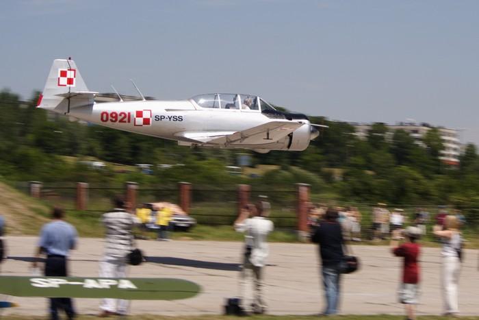 TS-8 Bies nb 0921 rej SP-YSS. Jeden z kilku odrestaurowanych. Kosiak podczas Małopolskiego Pikniku Lotniczego w 2005r.