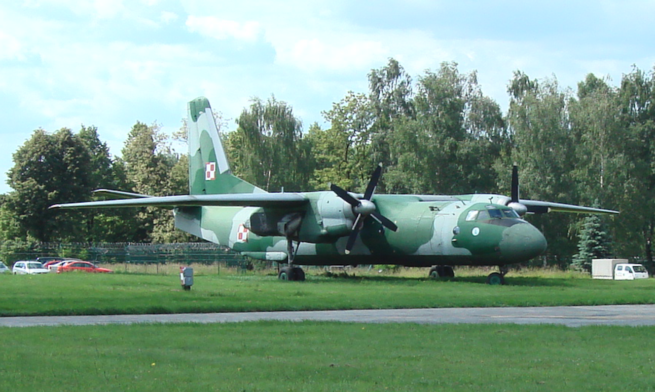 An-26 nb 1508. Czyżyny 2009. Photo by Karol Placha Hetman