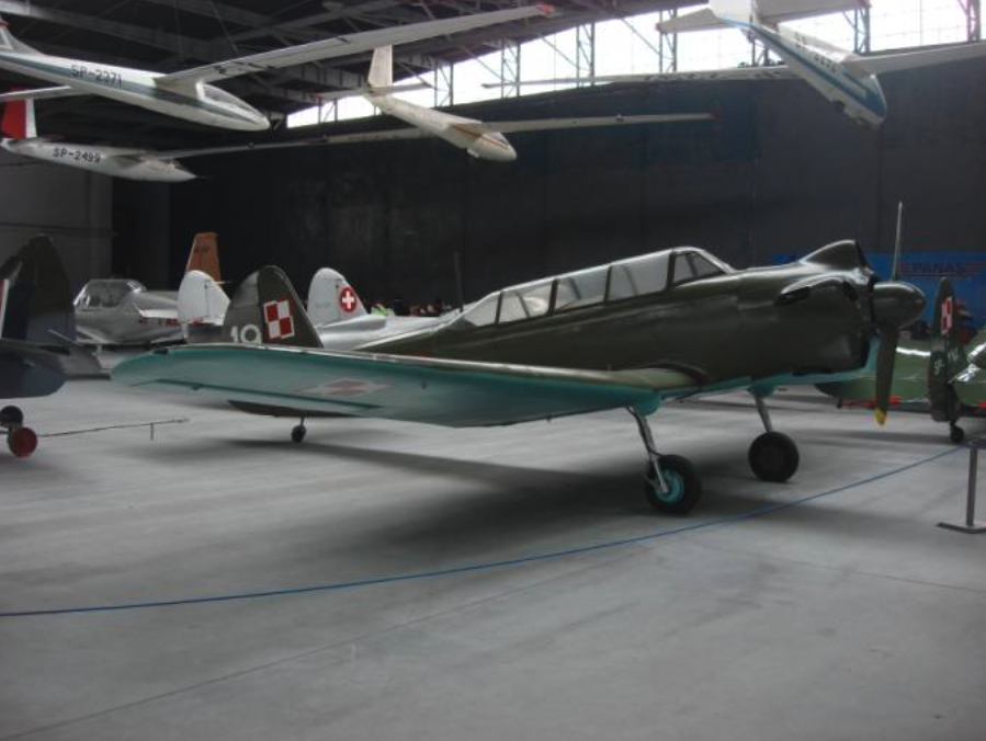 Jak-18 Muzeum Lotnictwa Polskiego. Czyżyny 2011 rok. Zdjęcie Karol Placha Hetman