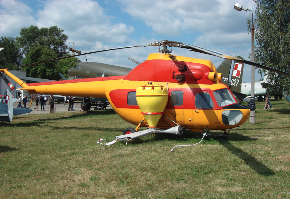 Mi-2 R z instalacją do opylania. 2008 rok. Zdjęcie Karol Placha Hetman