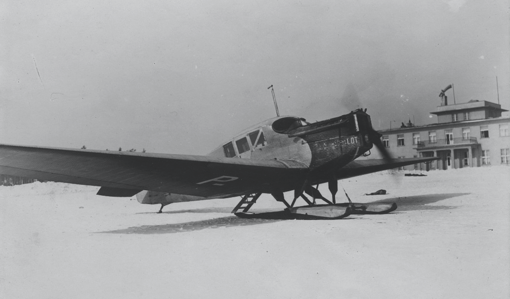 Polski Junkers F-13 z nartami. 1929 rok. Zdjęcie Aerolot