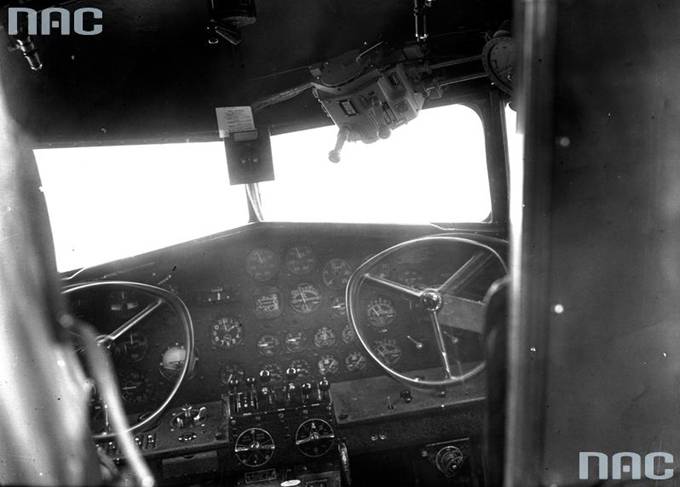 Lockheed L-10 Electra. Kabina załogi. 1937 rok. Zdjęcie Narodowe Archiwum Cyfrowe