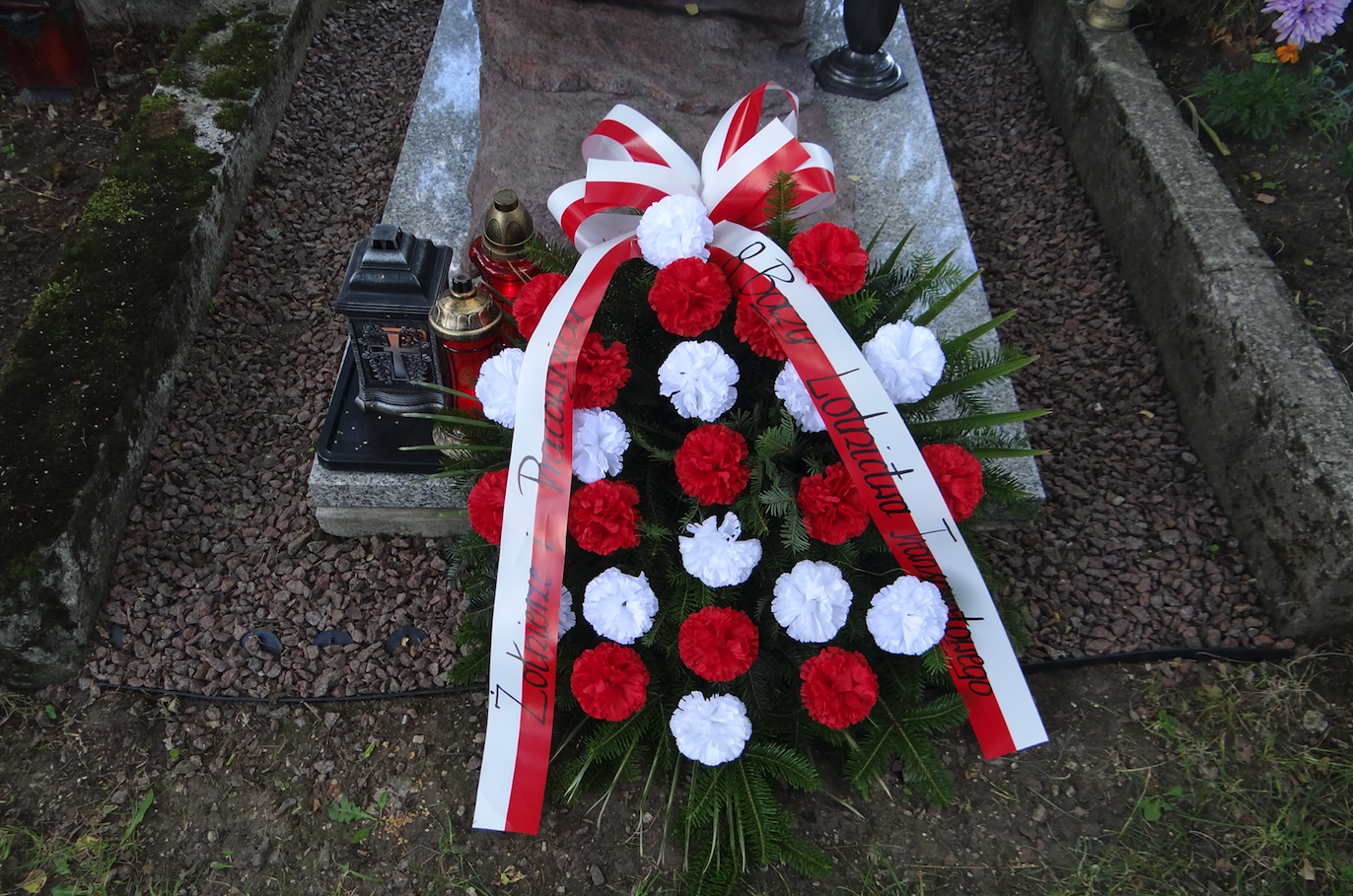 Celebrations at the grave of Ignacy Kasprzyk. Wreath from soldiers and employees of the 8th Transport Air Base. 2018 year. Photo by Karol Placha Hetman