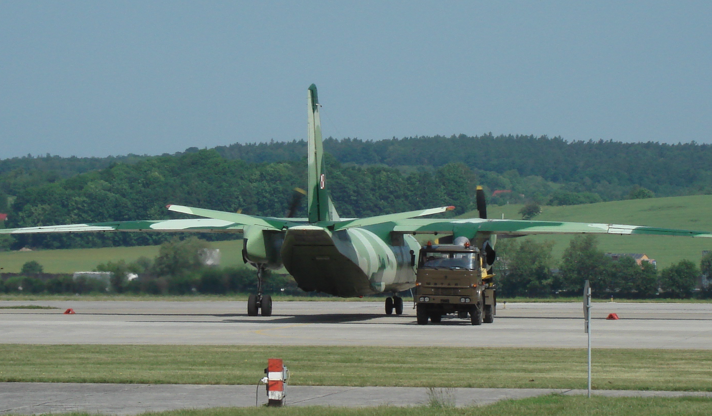 An-26 nb 1606. Balice 2008 rok. Zdjęcie Karol Placha Hetman