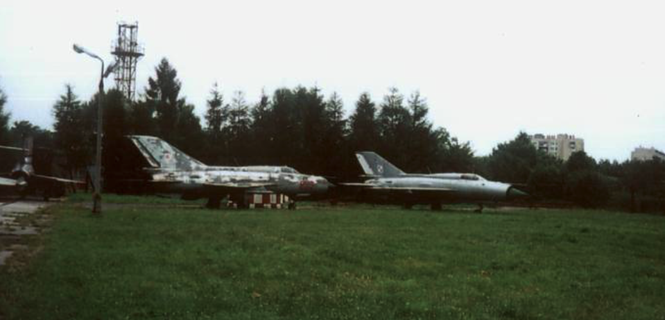 MiG-21 PFM nb 6513, 6514 Czyżyny 2002 rok. Zdjęcie Karol Placha Hetman