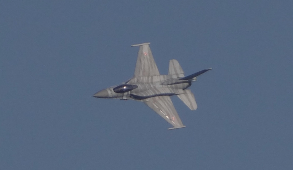 F-16 Jastrząb nb 4052 ze zbiornikami. 2016 rok. Zdjęcie Karol Placha Hetman