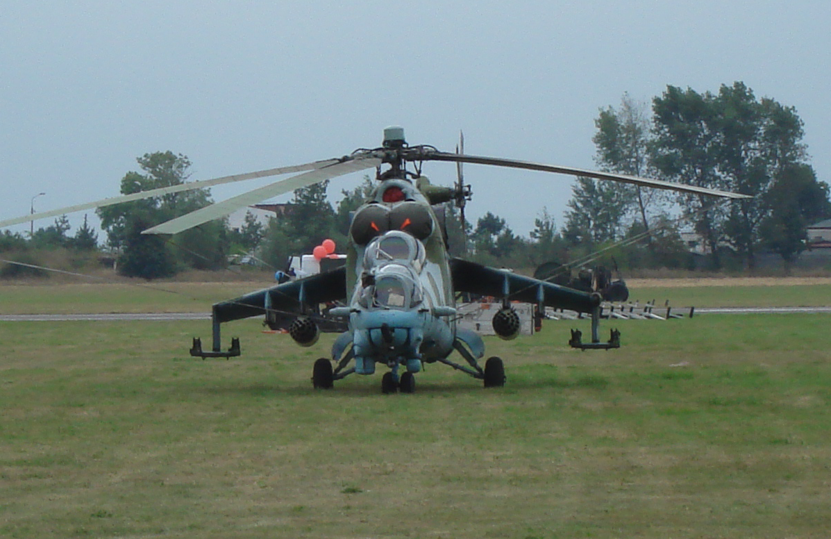 Mil Mi-24 Nb 174. 2000 rok. Zdjęcie Karol Placha Hetman